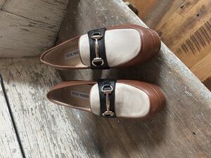Steve  Madden Woman’s Platform Heal Loafers With Gold Buckle Cream Brown Black 6